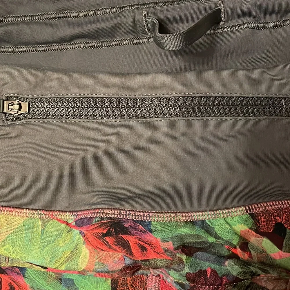 Lululemon Speed Up Low Rise 2 1/2” Lined Short Athletic Size 2 Gray/Multi Sport - Picture 6 of 6